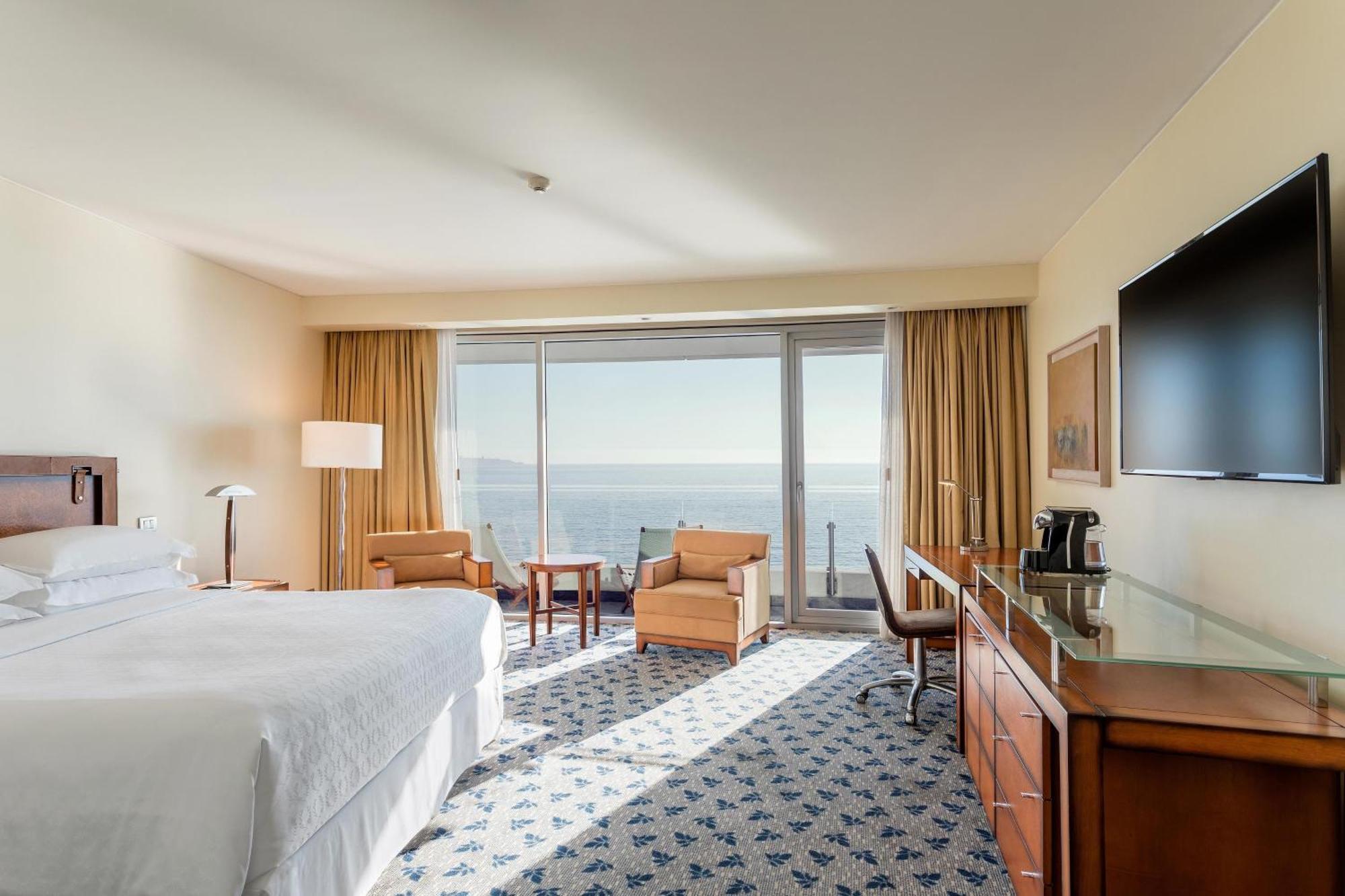 Sheraton Miramar Hotel & Convention Center Vina del Mar Eksteriør billede A guest room at the Hilton Athens