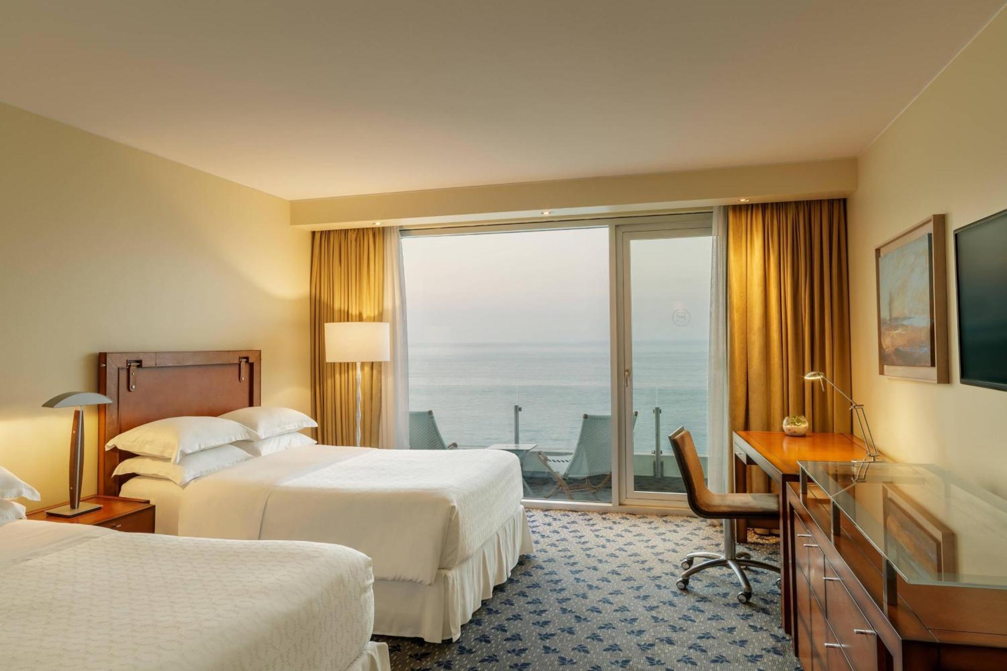 Sheraton Miramar Hotel & Convention Center Vina del Mar Eksteriør billede A guest room at the Hilton Alexandria